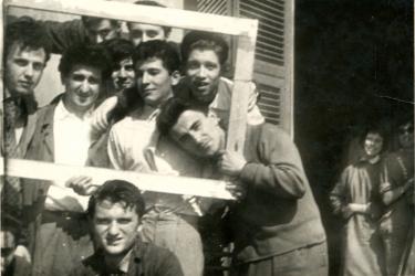 Scanavino con i suoi allievi del Liceo artistico di Genova N. Barabino, 1955 | Scanavino with his students at the Liceo Artistico “Nicolò Barabino” art high school in Genoa (Italy), 1955